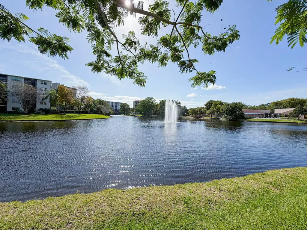 2334 S Cypress Bend Drive Pompano Beach FL 33069