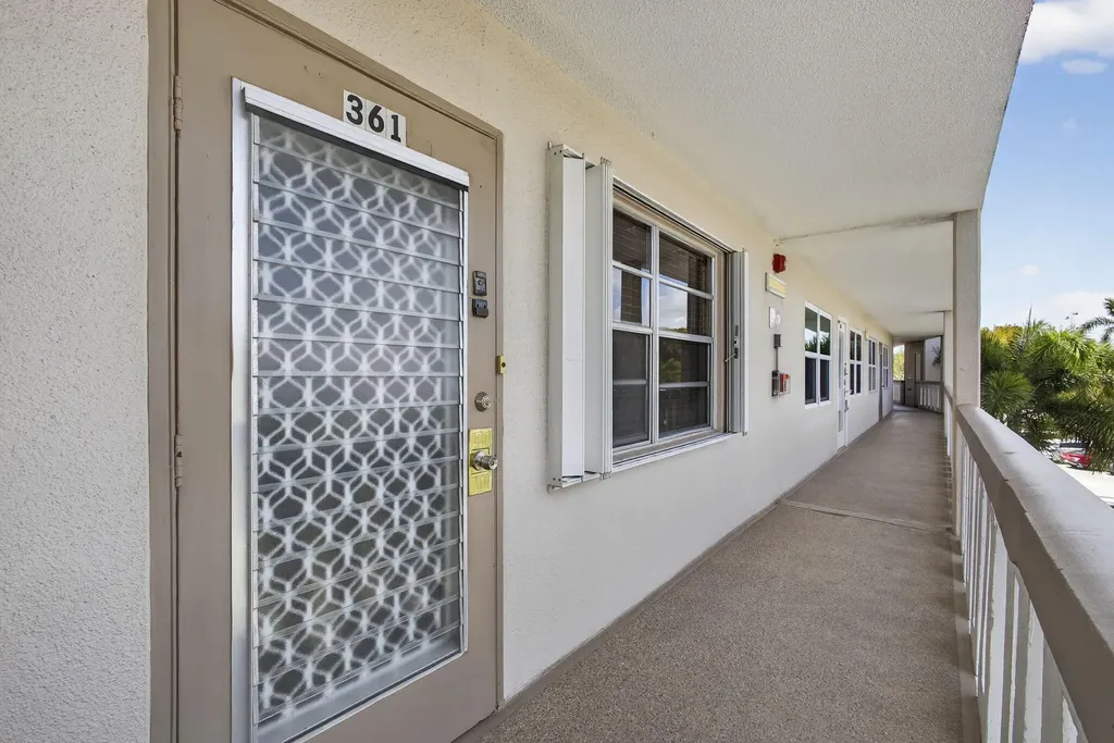 361 Wellington J West Palm Beach FL 33417