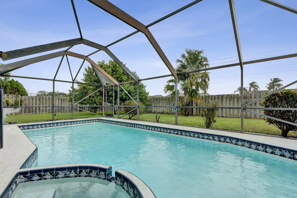 5127 E Woodstone Circle Circle E Lake Worth FL 33463
