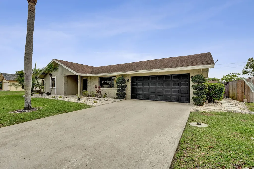 5127 E Woodstone Circle Circle E Lake Worth FL 33463