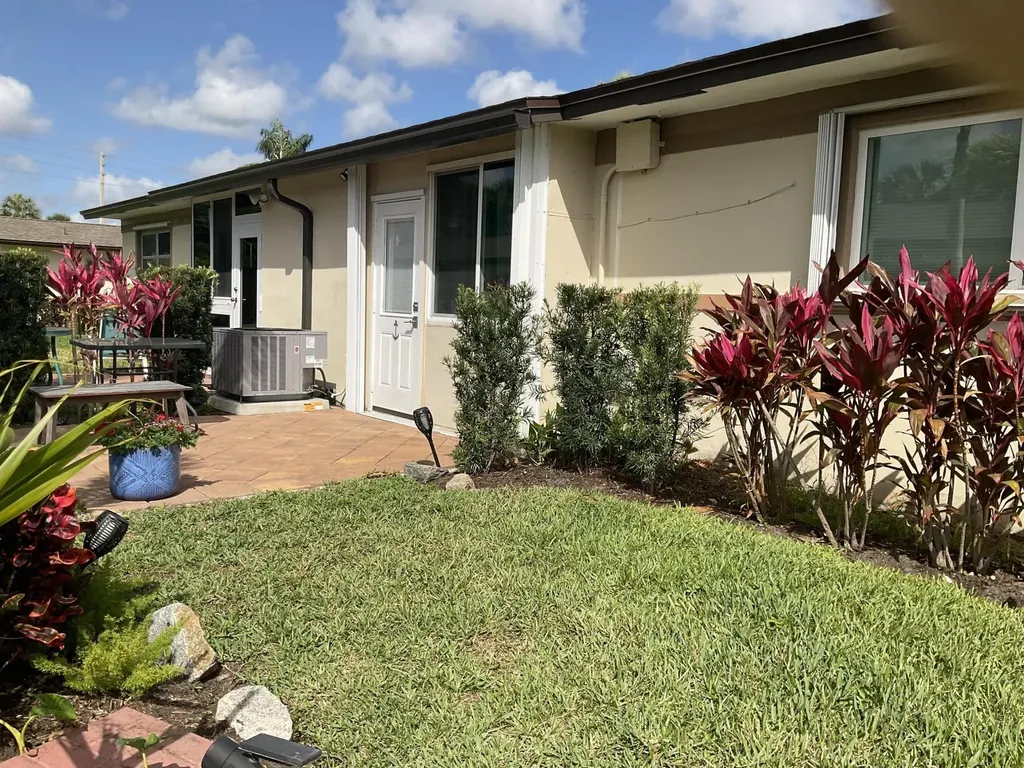 2847 Ashley Drive W West Palm Beach FL 33415