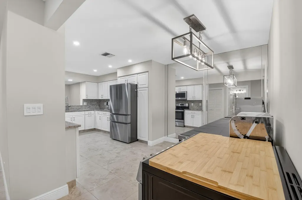 9105 S Boca Gardens Circle S Boca Raton FL 33496