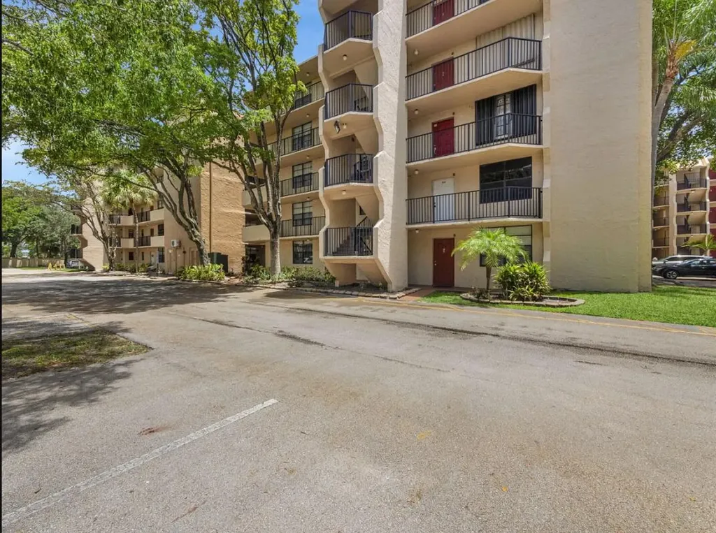 3550 Blue Lake Drive Pompano Beach FL 33064