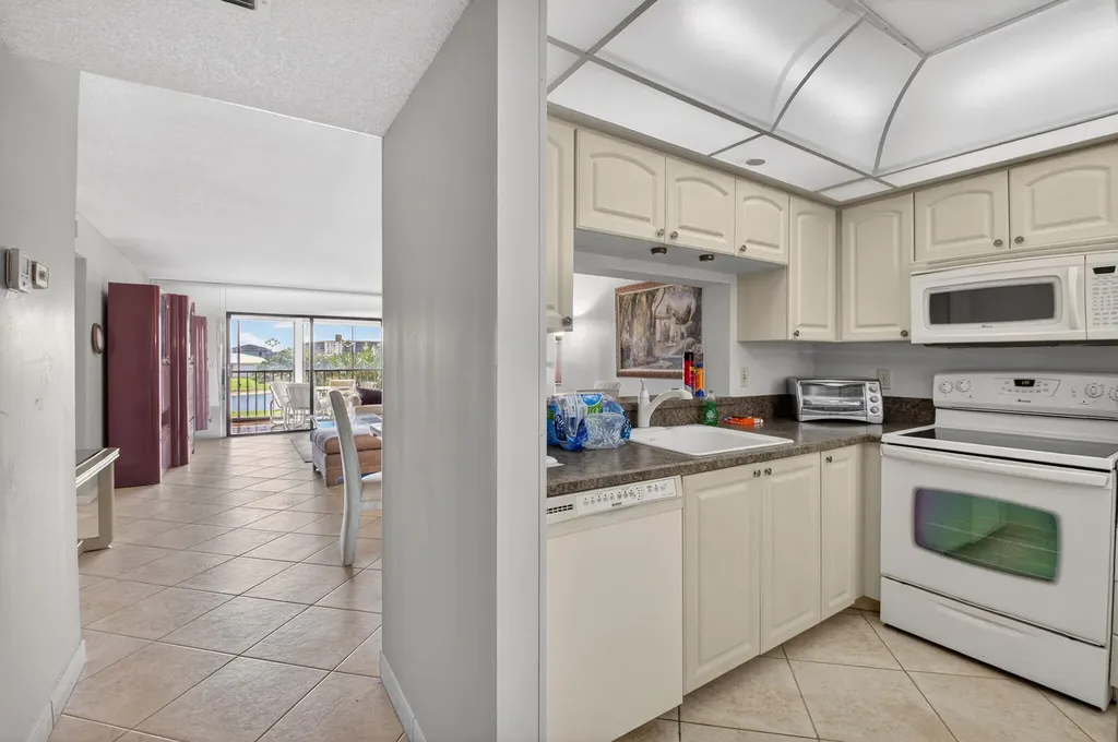 14476 Amberly Lane Delray Beach FL 33446