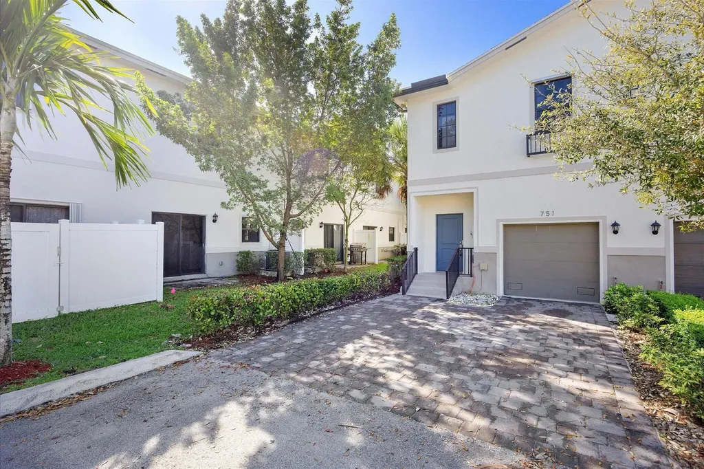 751 SW 11th Street Florida City FL 33034