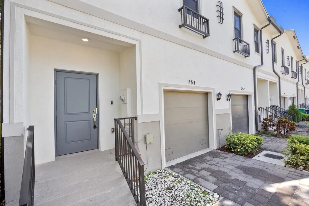 751 SW 11th Street Florida City FL 33034