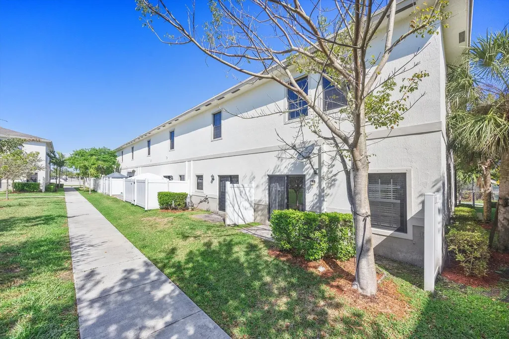 751 SW 11th Street Florida City FL 33034