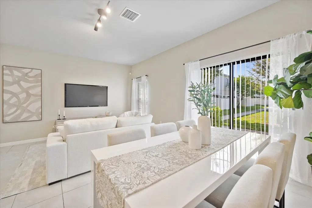 751 SW 11th Street Florida City FL 33034
