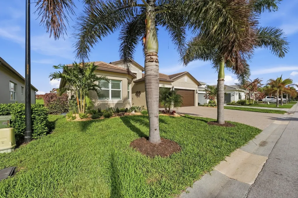 11968 SW Whitewater Falls Court Port St Lucie FL 34987