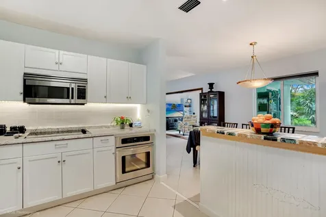 1568 NE 39th Street Oakland Park FL 33334