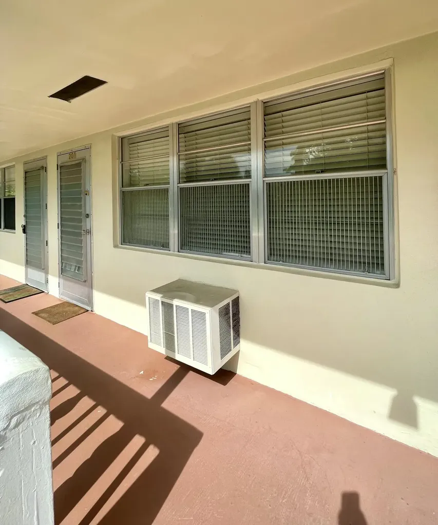 201 Canterbury I West Palm Beach FL 33417