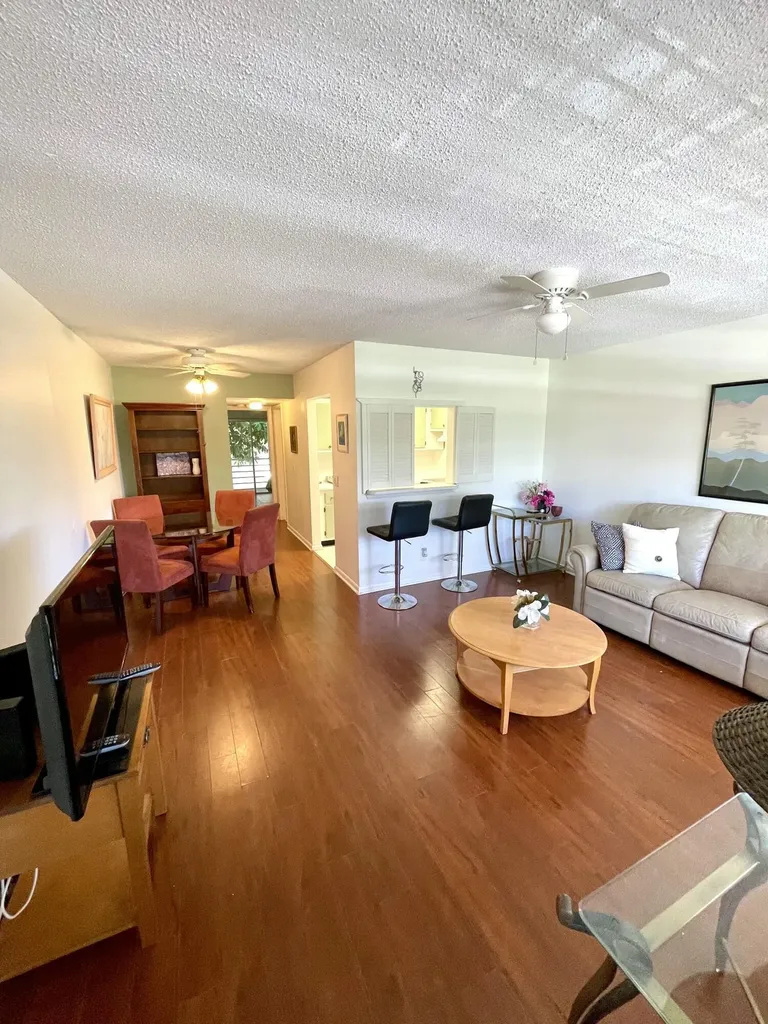 201 Canterbury I West Palm Beach FL 33417