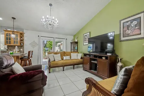 1340 SW 75th Avenue North Lauderdale FL 33068