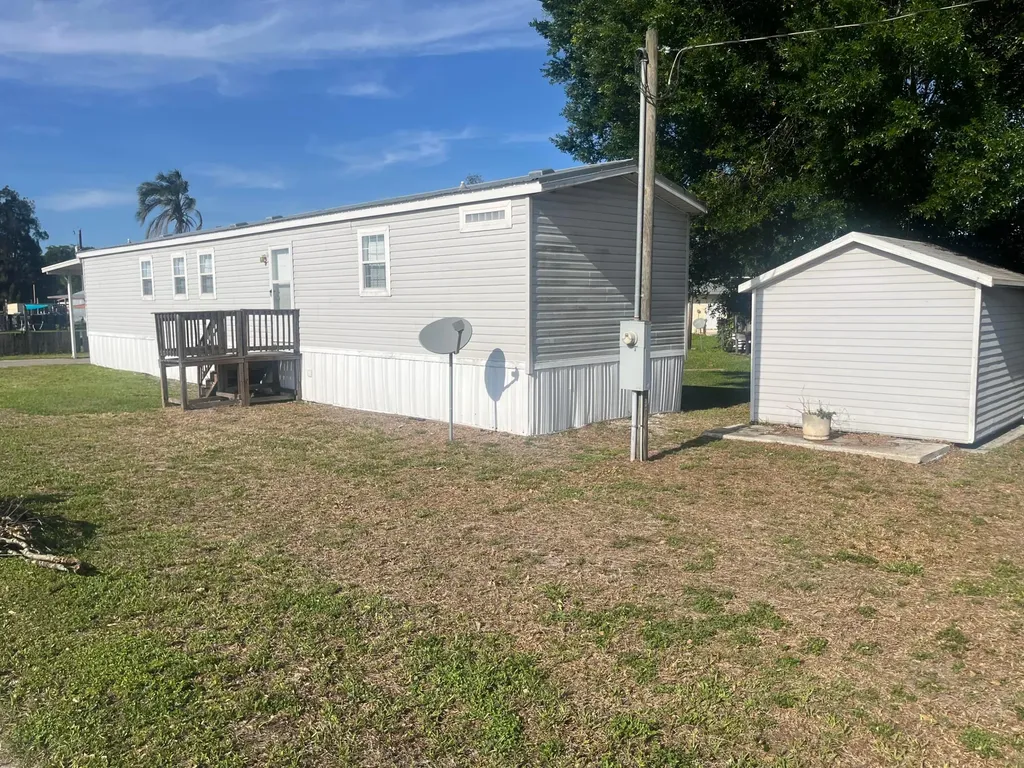 1753 West Avenue Moore Haven FL 33471