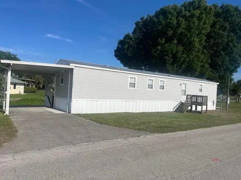 1753 West Avenue Moore Haven FL 33471