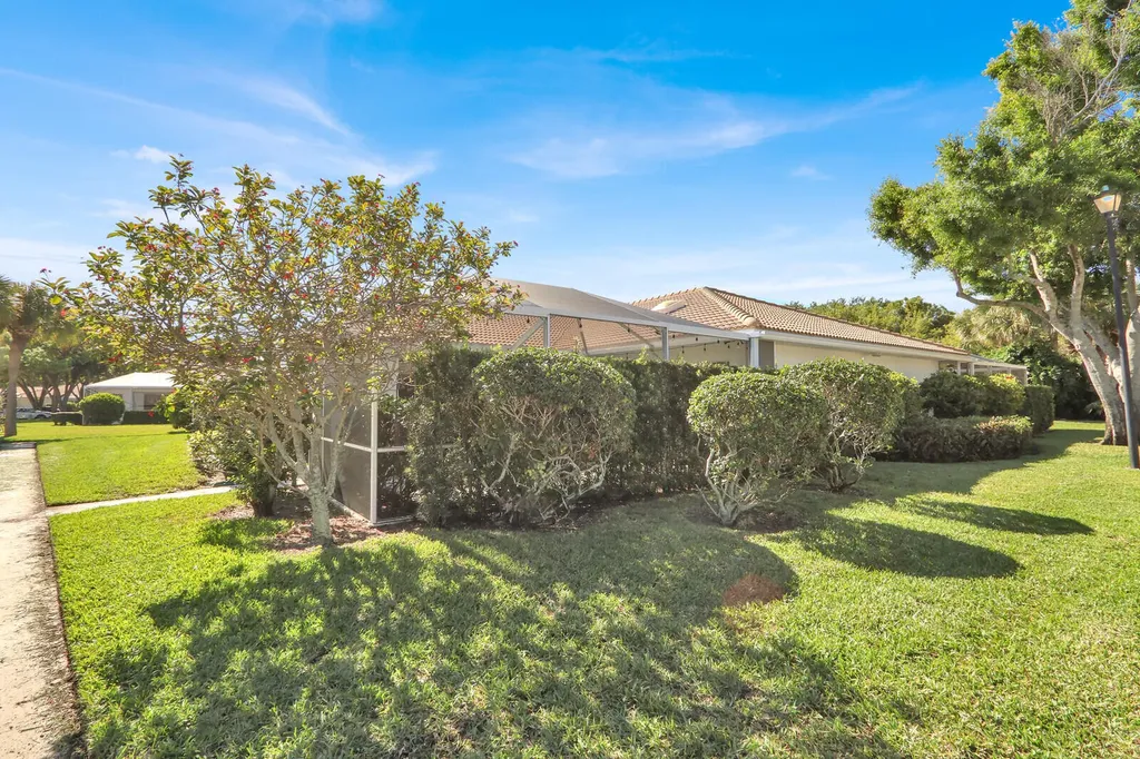 9701 Chapman Oak Court Palm Beach Gardens FL 33410