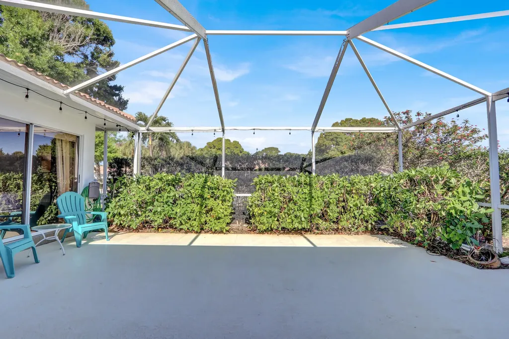 9701 Chapman Oak Court Palm Beach Gardens FL 33410