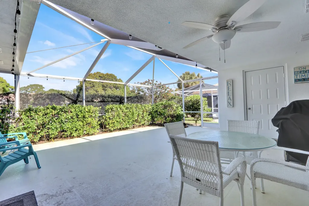 9701 Chapman Oak Court Palm Beach Gardens FL 33410