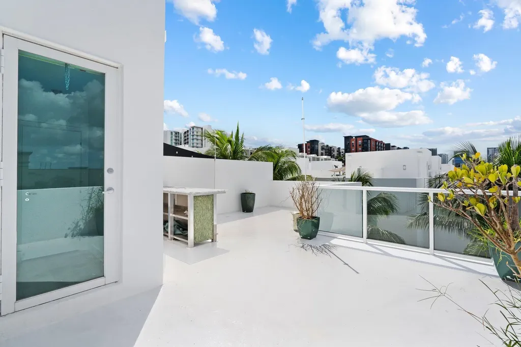 775 NE 4th Avenue Fort Lauderdale FL 33304