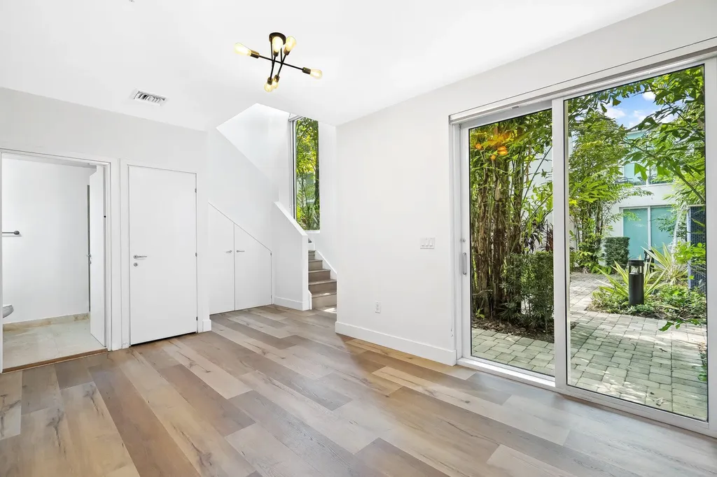 775 NE 4th Avenue Fort Lauderdale FL 33304