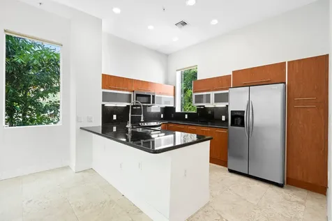 775 NE 4th Avenue Fort Lauderdale FL 33304