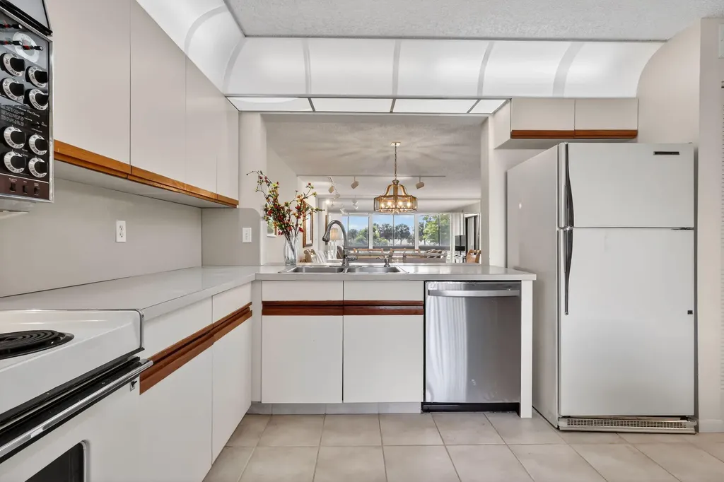 5561 Fairway Park Drive Boynton Beach FL 33437