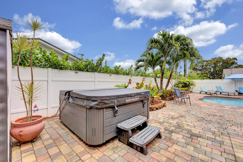 661 Eagle Circle Delray Beach FL 33444