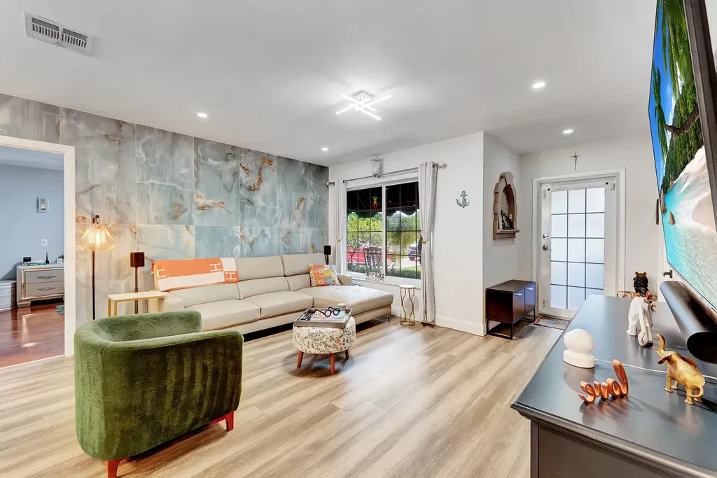 661 Eagle Circle Delray Beach FL 33444