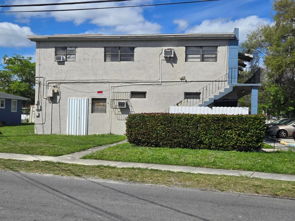 602 NW 1st Street Dania Beach FL