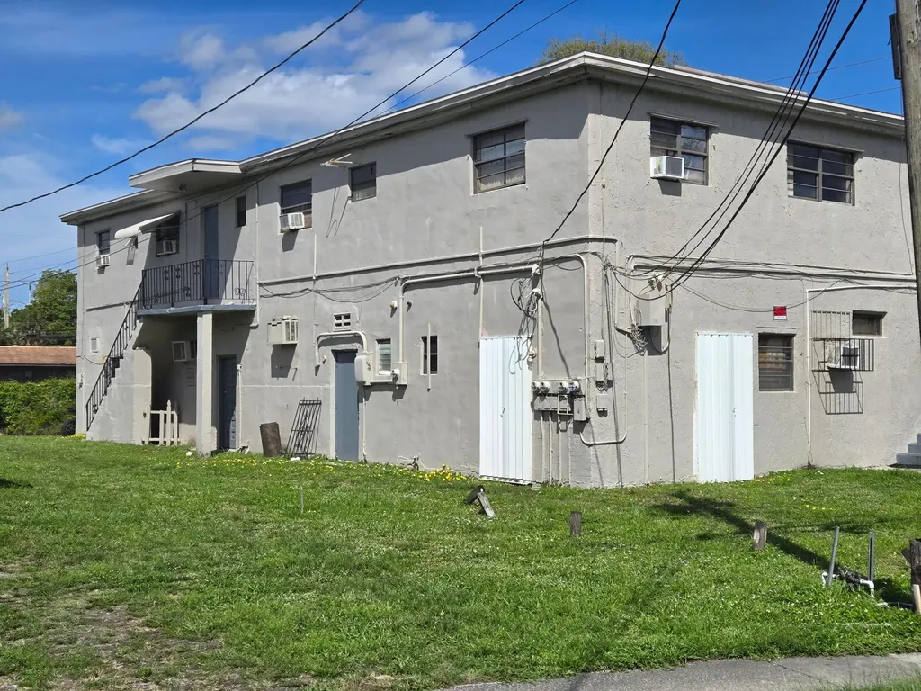 602 NW 1st Street Dania Beach FL