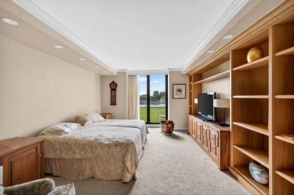 5500 Collins Avenue Miami Beach FL 33140