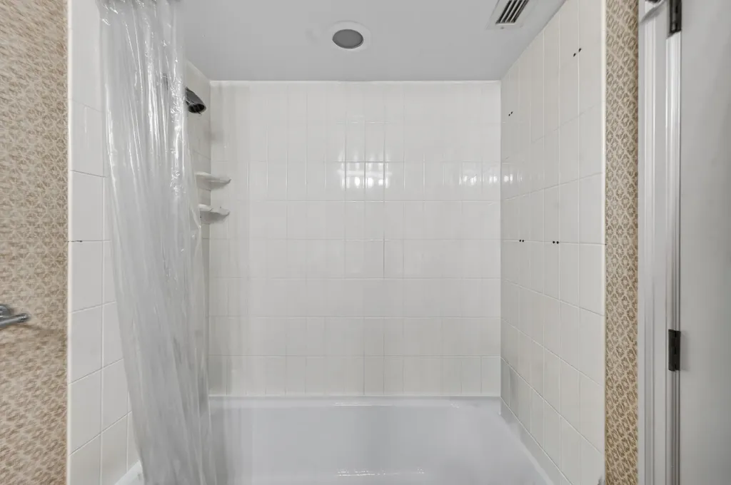 5500 Collins Avenue Miami Beach FL 33140