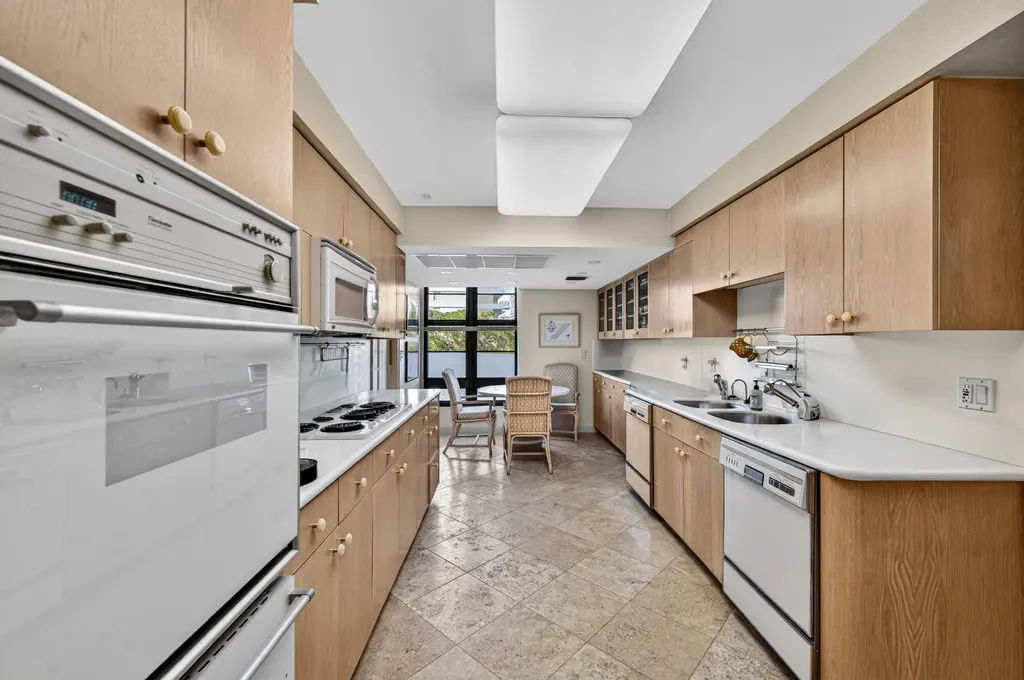 5500 Collins Avenue Miami Beach FL 33140