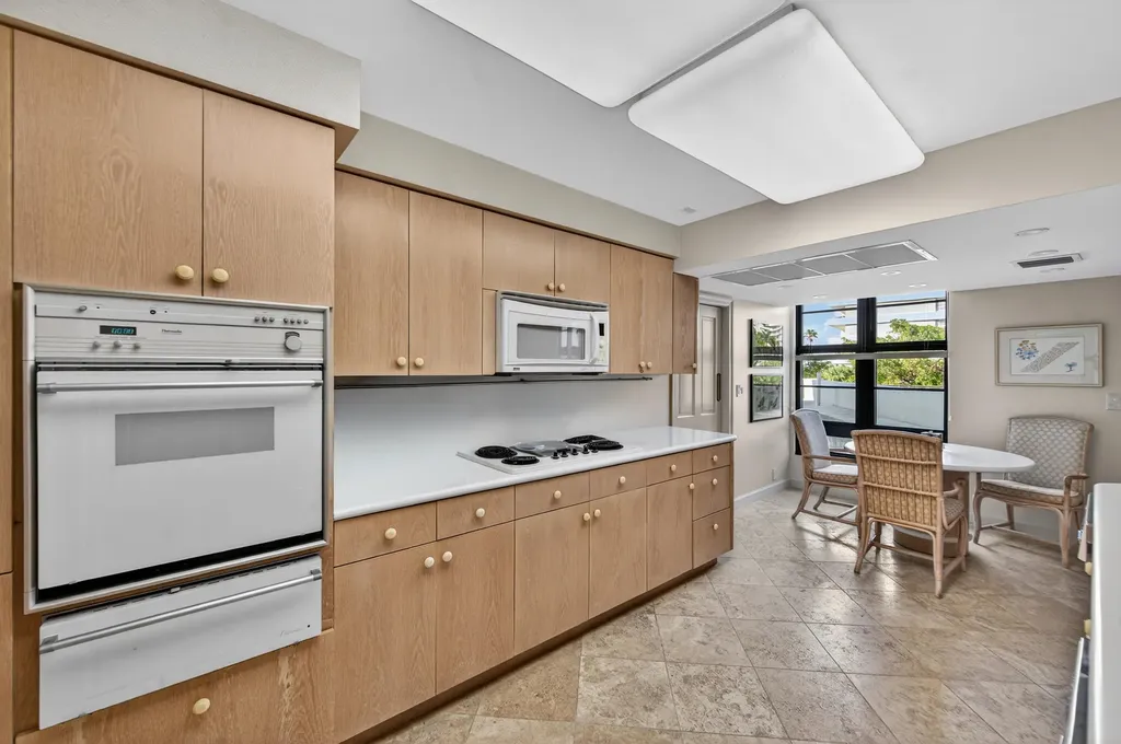 5500 Collins Avenue Miami Beach FL 33140