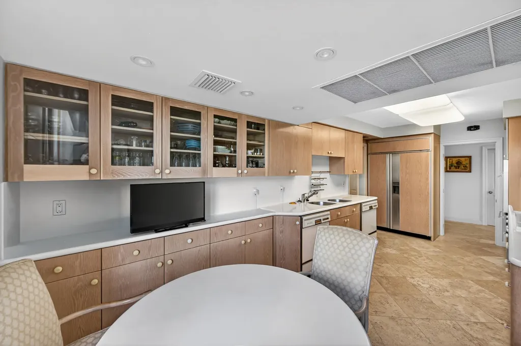 5500 Collins Avenue Miami Beach FL 33140