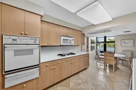 5500 Collins Avenue Miami Beach FL 33140
