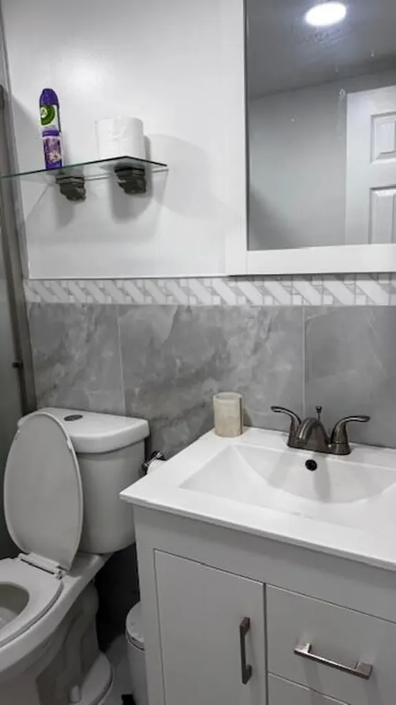 2000 NE 51st Court Fort Lauderdale FL 33308