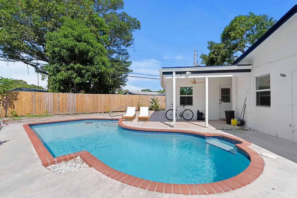 1517 NW 12th Avenue Fort Lauderdale FL 33311