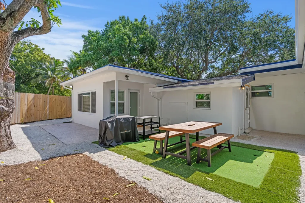 1517 NW 12th Avenue Fort Lauderdale FL 33311