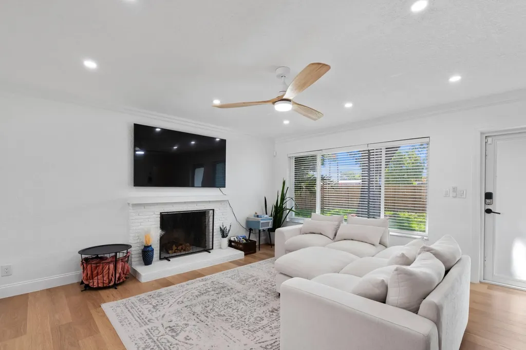 1517 NW 12th Avenue Fort Lauderdale FL 33311