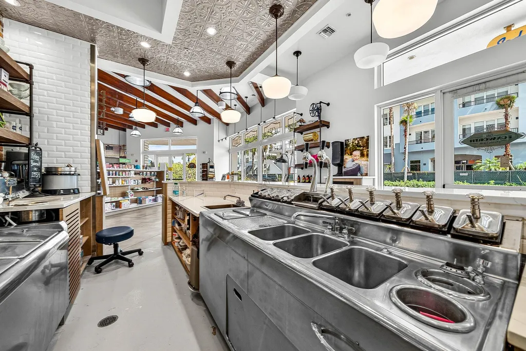 124 NE 5th Avenue Delray Beach FL