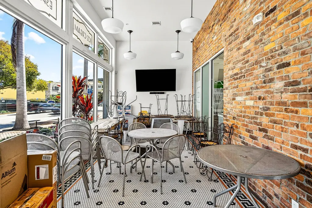 124 NE 5th Avenue Delray Beach FL