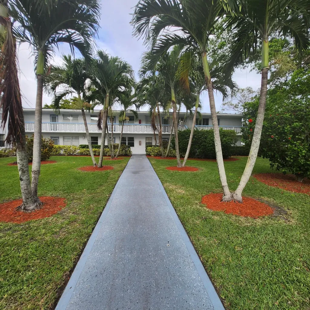 643 Durham W Deerfield Beach FL 33442