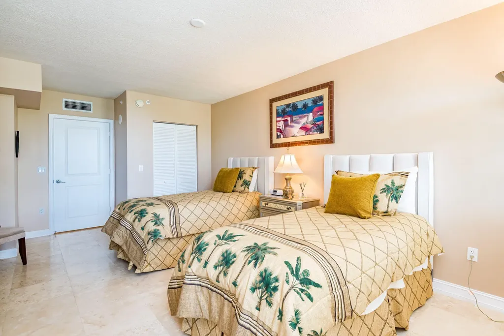 99 SE Mizner Boulevard Boca Raton FL 33432