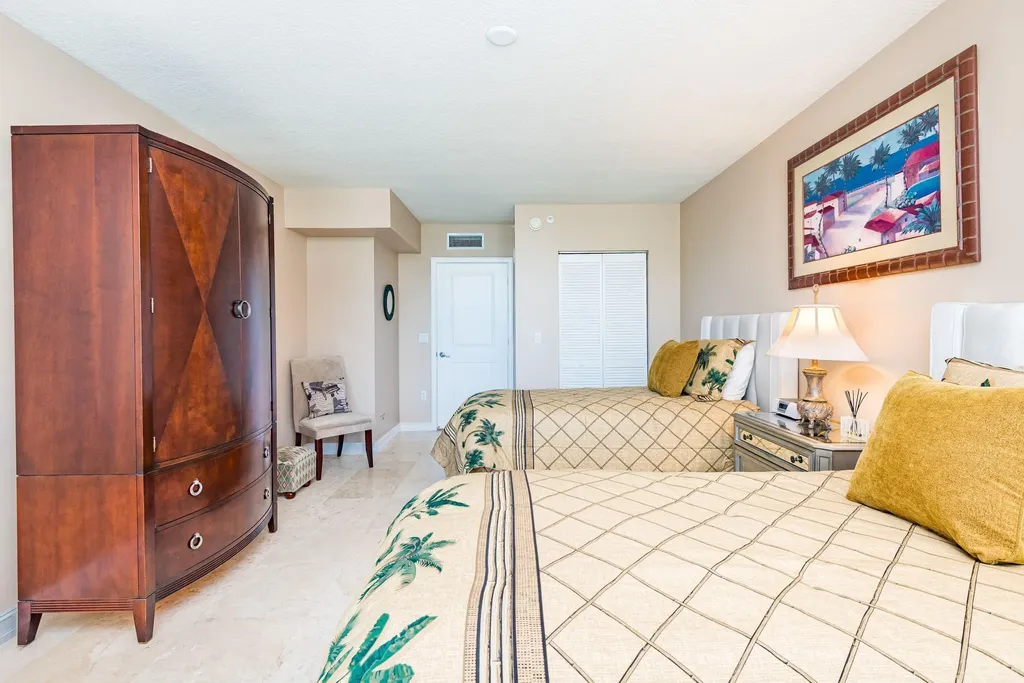 99 SE Mizner Boulevard Boca Raton FL 33432