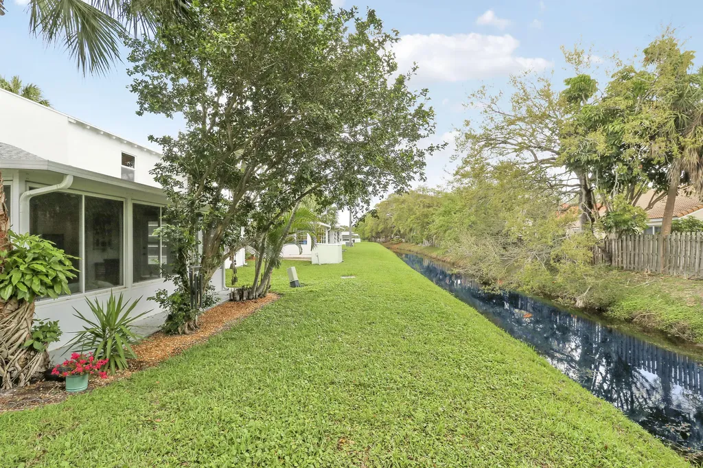 10128 Meridian Way N Palm Beach Gardens FL 33410