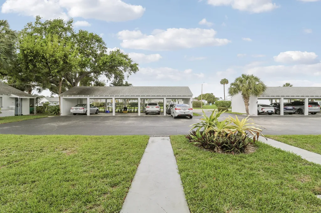 10128 Meridian Way N Palm Beach Gardens FL 33410