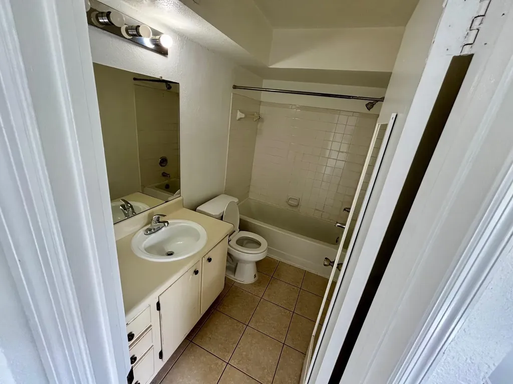 2796 S University Drive Davie FL 33328