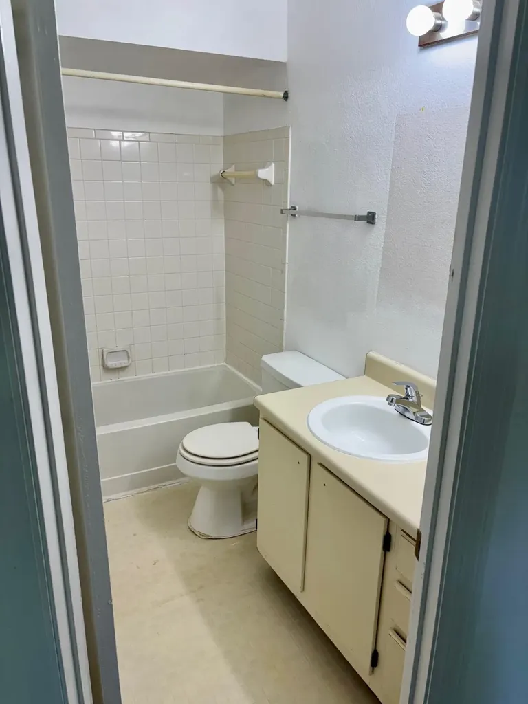 2796 S University Drive Davie FL 33328