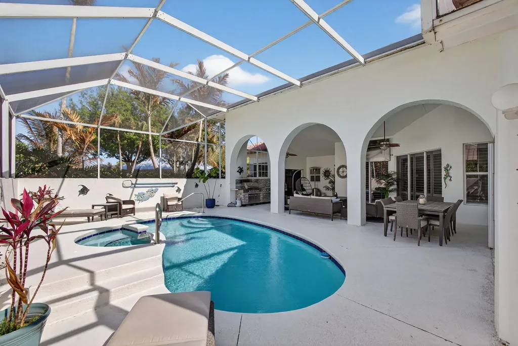 8075 SE Governors Way Hobe Sound FL 33455